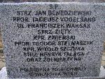 Strz. Jan Benedziewski upamitniony na imiennej tablicy epitafijnej na mogile zbiorowej na cm. parafialnym w Bielawach. Stan z dn. 11. 08. 2012 r. (fot. Baej Kucharski).
