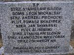 Strz. Stanisaw Warda upamitniony na imiennej tablicy epitafijnej na mogile zbiorowej na cm. parafialnym w Bielawach. Stan z dn. 11. 08. 2012 r. (fot. Baej Kucharski).