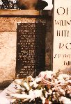 Zygmunt GOWACKI upamitniony na tablicy wmontowanej w mur pomnika wystawionego w obrbie kwatery wojennej na cm. parafialnym w Gostyninie