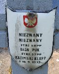 Kazimierz Klupp, upamitniony na imiennej tablicy epitafijnej na kwaterze wojennej na cmentarzu rzymskokatolickim w Rybnie. Stan z 2005r.