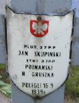 Jan Skupiski, upamitniony na imiennej tablicy epitafijnej na kwaterze wojennej na cmentarzu rzymskokatolickim w Rybnie. Stan z 2005r.