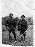 Strz. Edmund Napieraa (z prawej) w trakcie odbywania zasadniczej suby wojskowej w 58 puku piechoty, 1939 r. (fot. ze zb. rodzinnych).