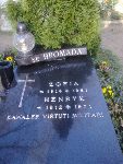 Henryk Hromada upamitniony w inskrypcji na pycie nagrobnej grobu rodzinnego na cmentarzu parafialnym w Lesznie (fot. udostpni: Piotr Winiewski).