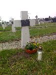 Krzy w prawdopodobnym miejscu pochowania ojca. Jedyna tabliczka ppor. nieznany na caym cmentarzu.