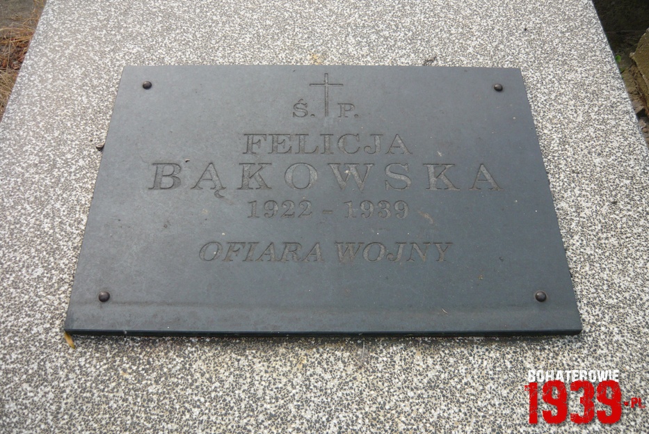 Tablica nagrobna 17-letniej Felicji Bkowskiej - ofiary dziaa wojennych w Sochaczewie.