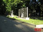Warszawa, ul. Wolska 174/176, cmentarz wojenny. Stan z dn. 26 sierpnia 2016 r. (fot. Tomasz Karolak).