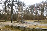 Kazu Nowy, pomnik-mauzoleum. Stan z dn. 26 marca 2018 r. (fot. Tomasz Kuran).