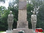 Nowy Dwr Mazowiecki, ul. Ledchowskiego, Pomnik Obrocw Modlina 1939 r. Stan z dn. 06. 08. 2011 r. (fot. Tomasz Karolak).